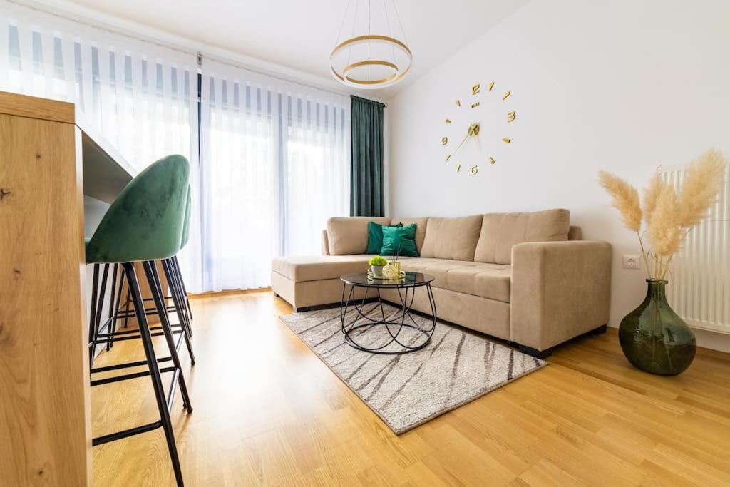 Apartman Lux Self Check-In Virovitica Exterior photo
