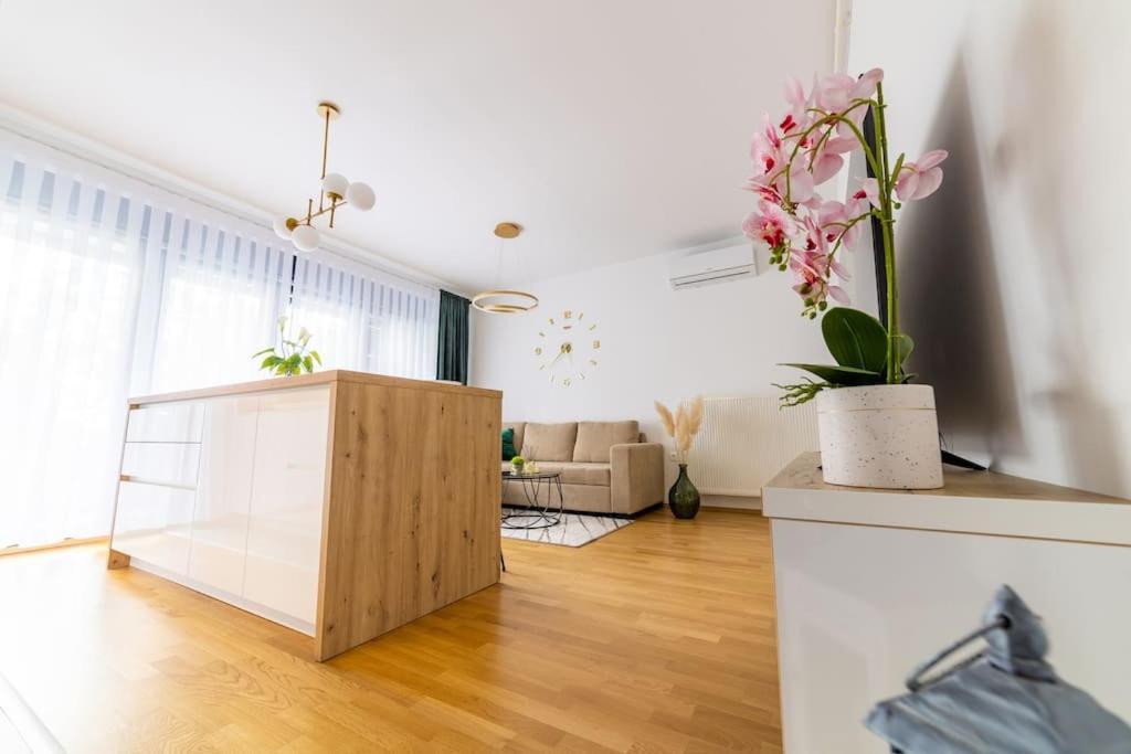 Apartman Lux Self Check-In Virovitica Exterior photo