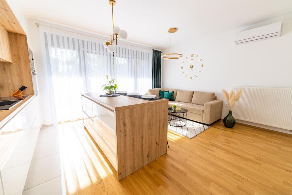 Apartman Lux Self Check-In Virovitica Exterior photo