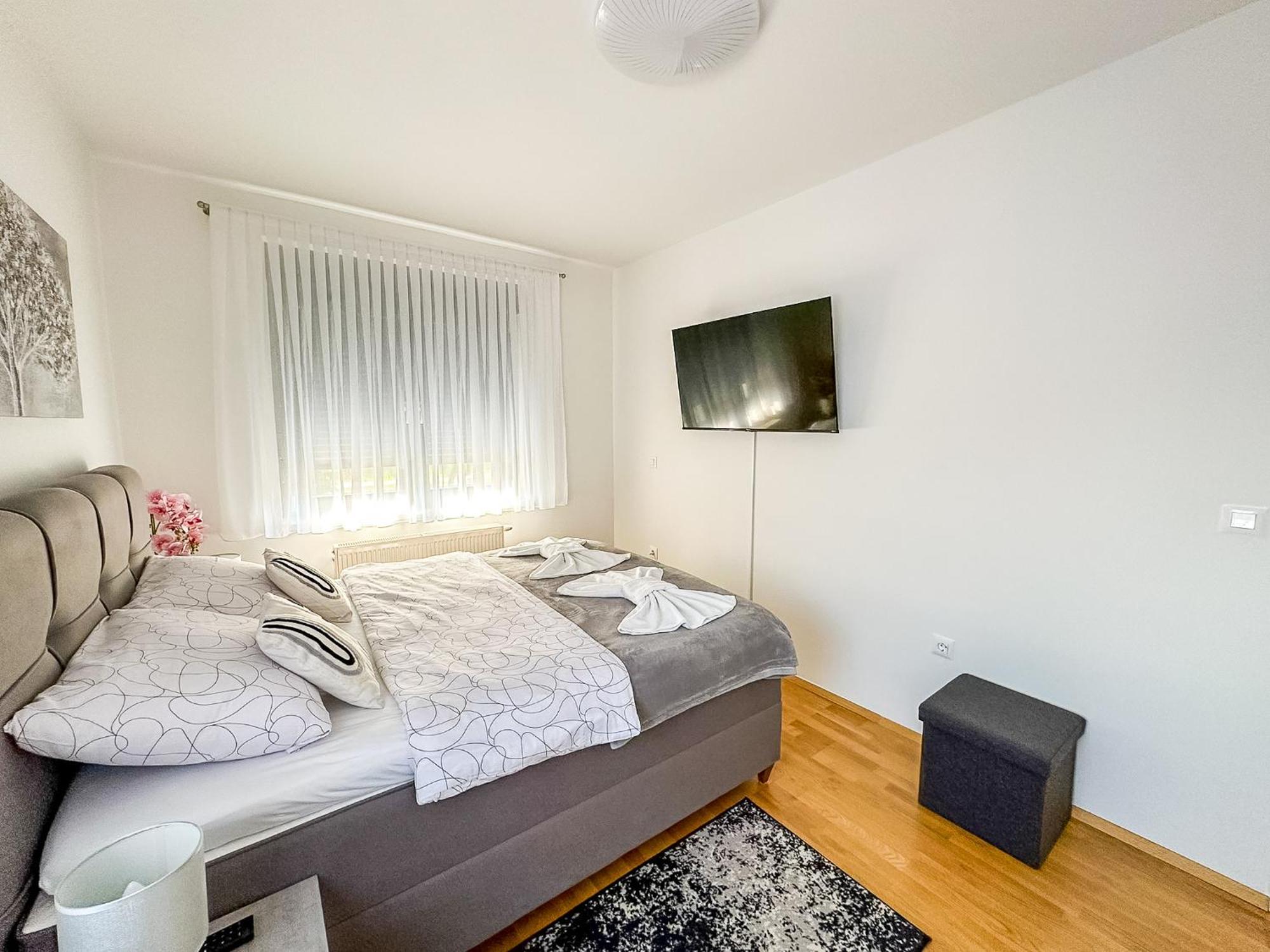 Apartman Lux Self Check-In Virovitica Exterior photo